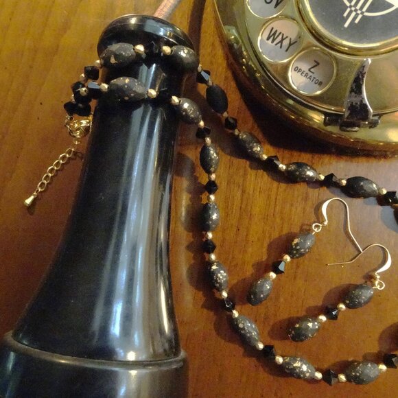 Handmade necklace/earring set in black with gold accents - Picture 11 of 12